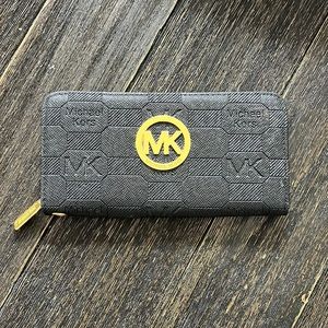 NWOT Michael Kors MK wallet black and gold